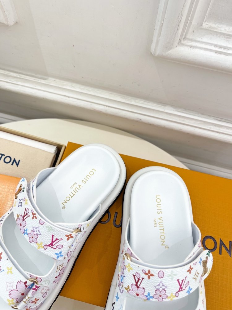 Шльопанці жіночі фото 7