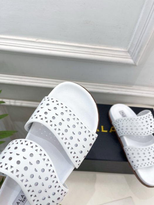 Шлепанцы женские фото 6