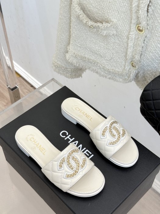 Шлепанцы женские фото 3