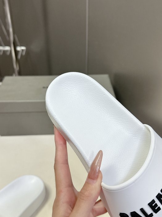 Шлепанцы фото 8