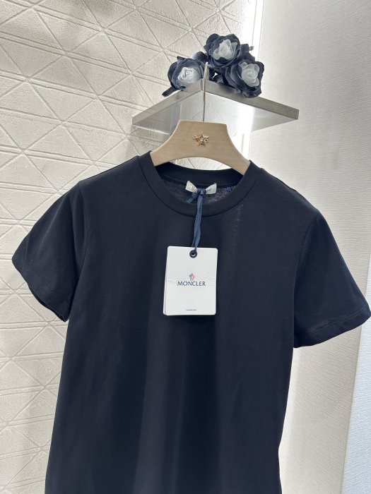 T-shirt women's фото 3