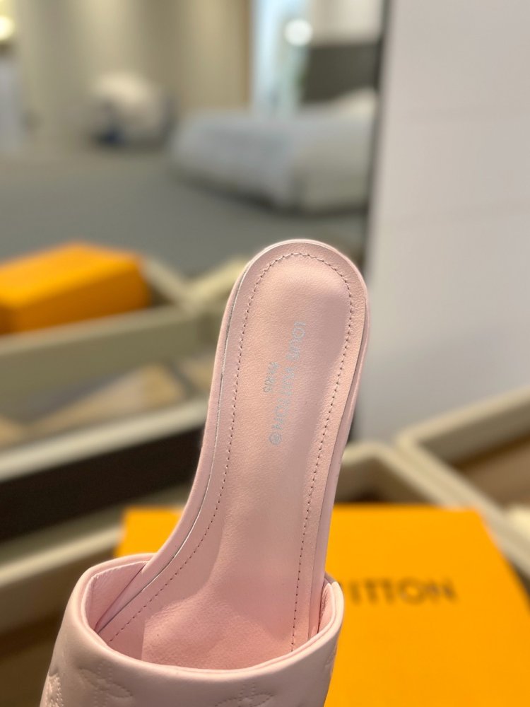 Шльопанці жіночі фото 8