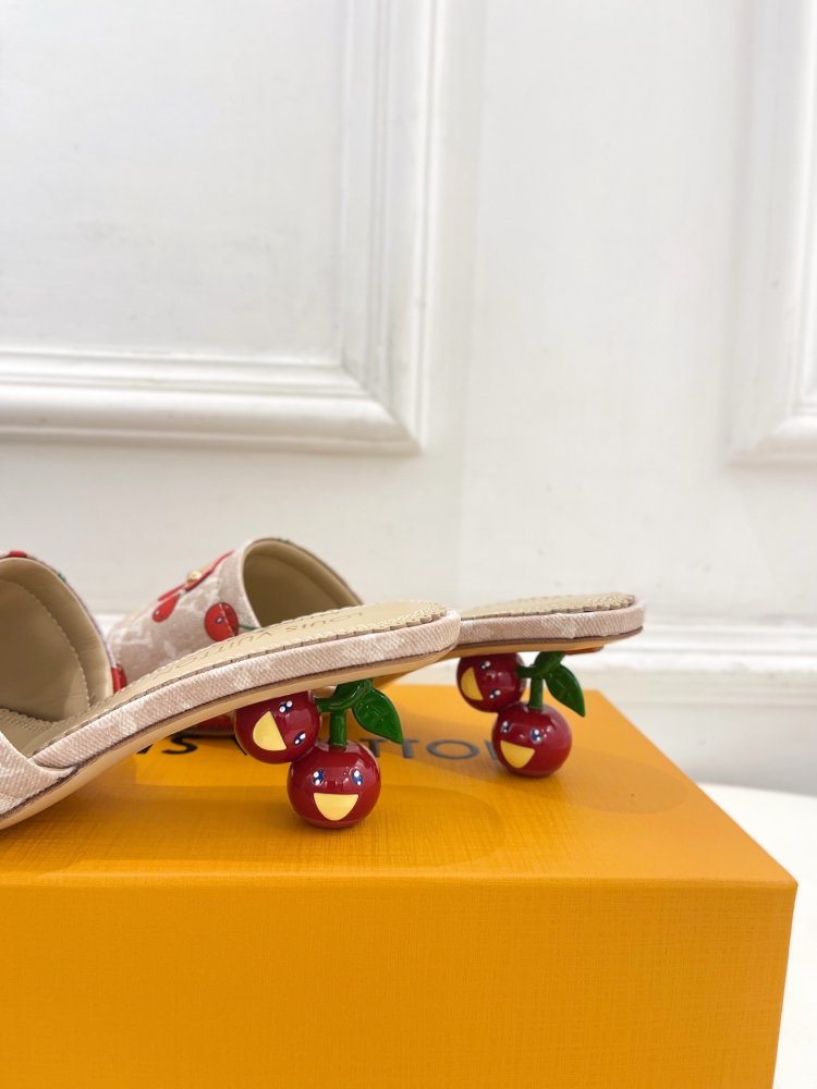 Босоножки фото 7