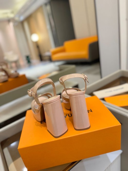 Босоножки фото 7