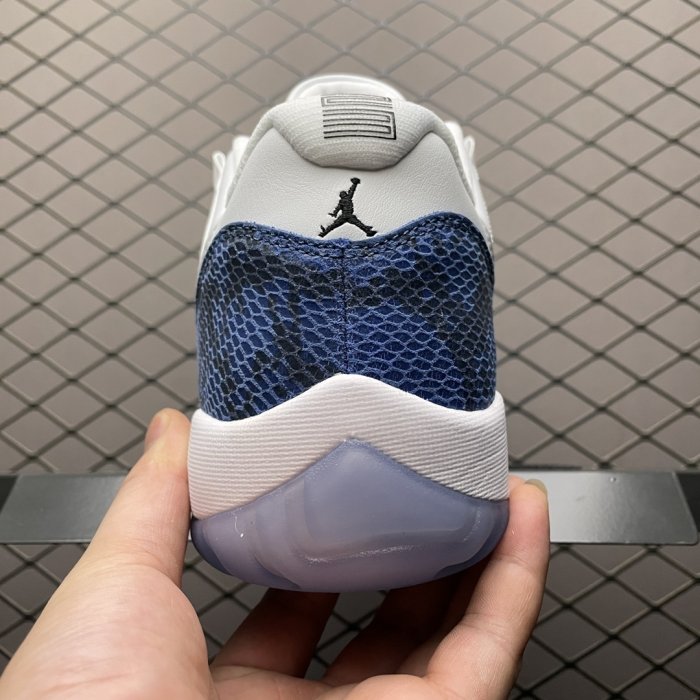 Кроссовки Air Jordan 11 Low SE фото 2
