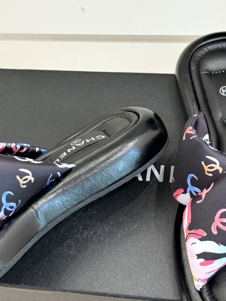 Шльопанці жіночі фото 6