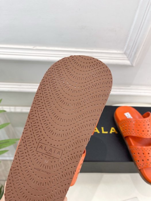 Шлепанцы женские фото 9