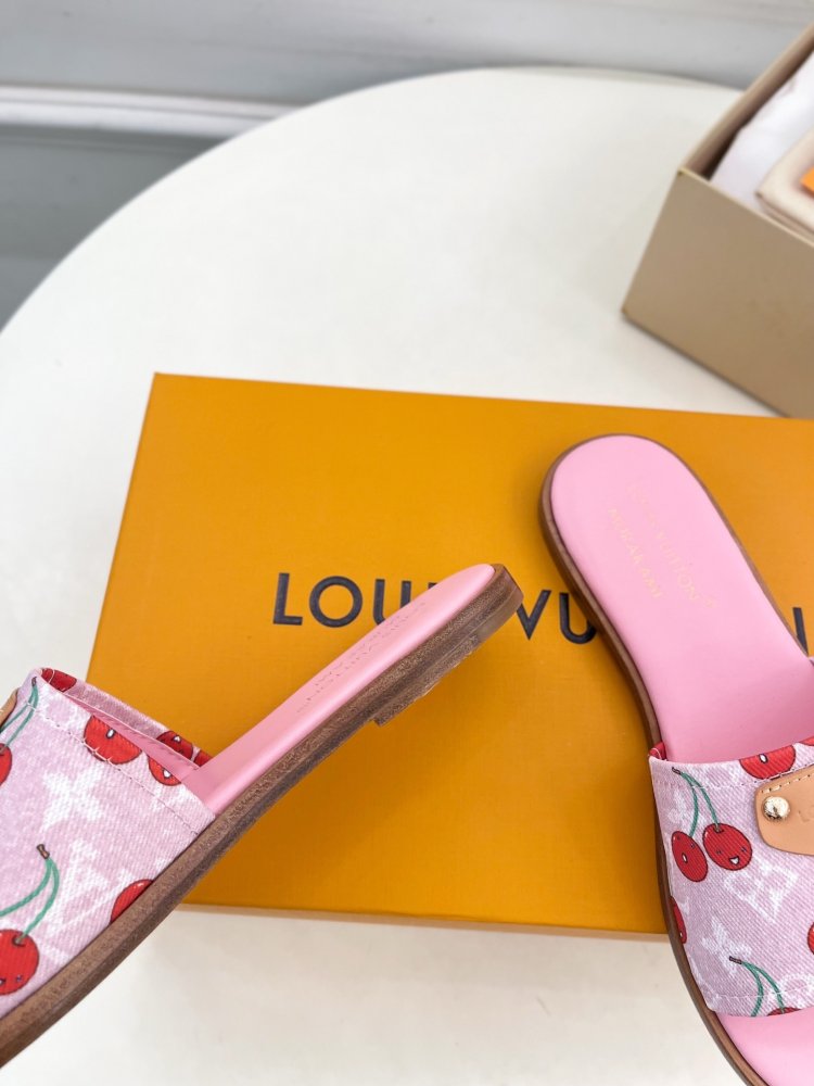 Шлепанцы женские фото 8