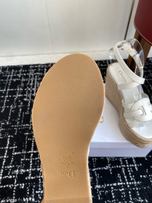 Sandals on platform фото 4
