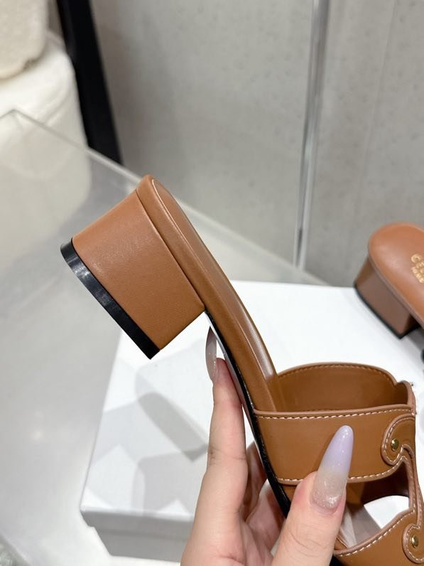 Шлепанцы женские фото 7