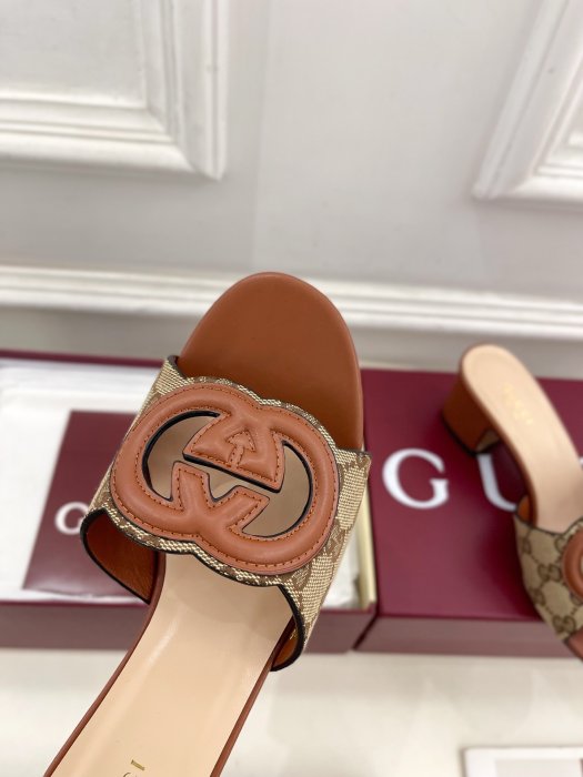 Босоножки фото 6