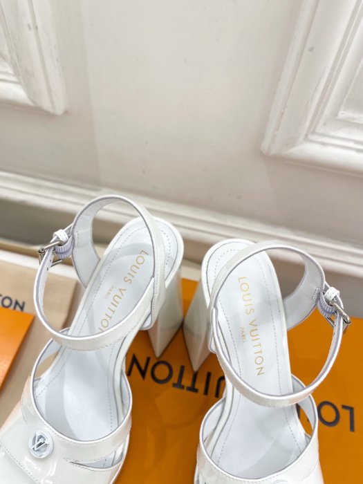 Босоножки фото 7