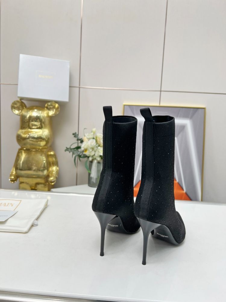 Ankle boots on stud фото 4