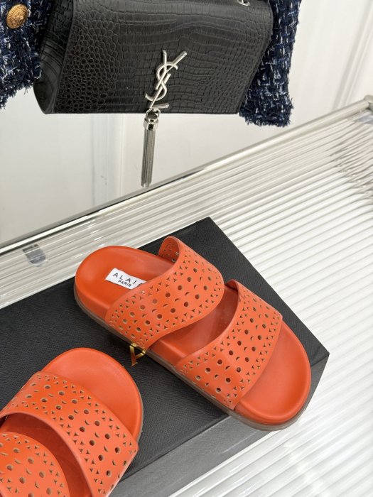 Шлепанцы женские фото 5