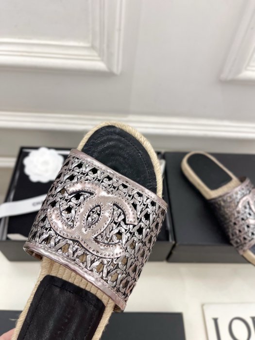 Шлепанцы женские фото 6