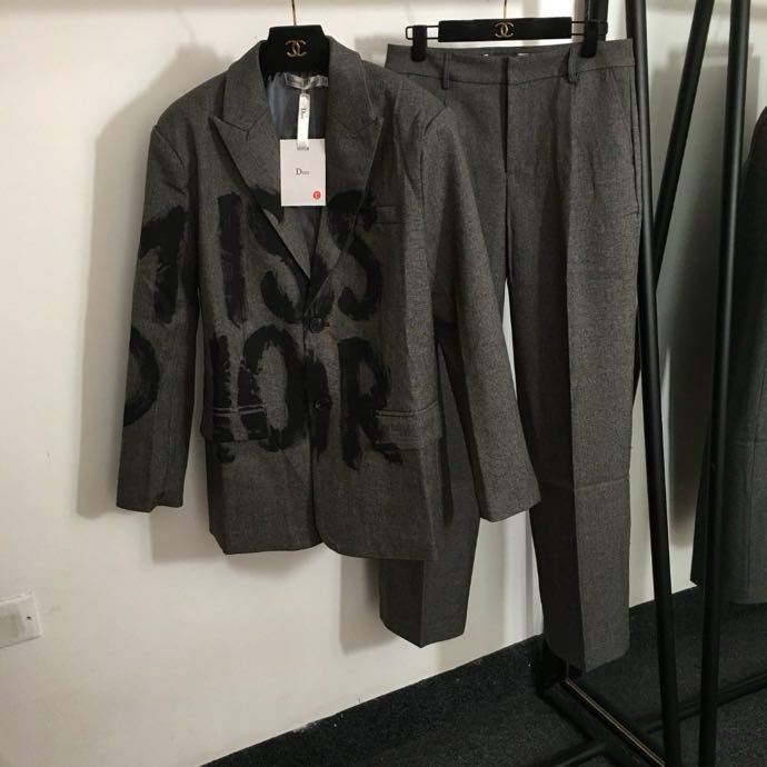 Костюм женский