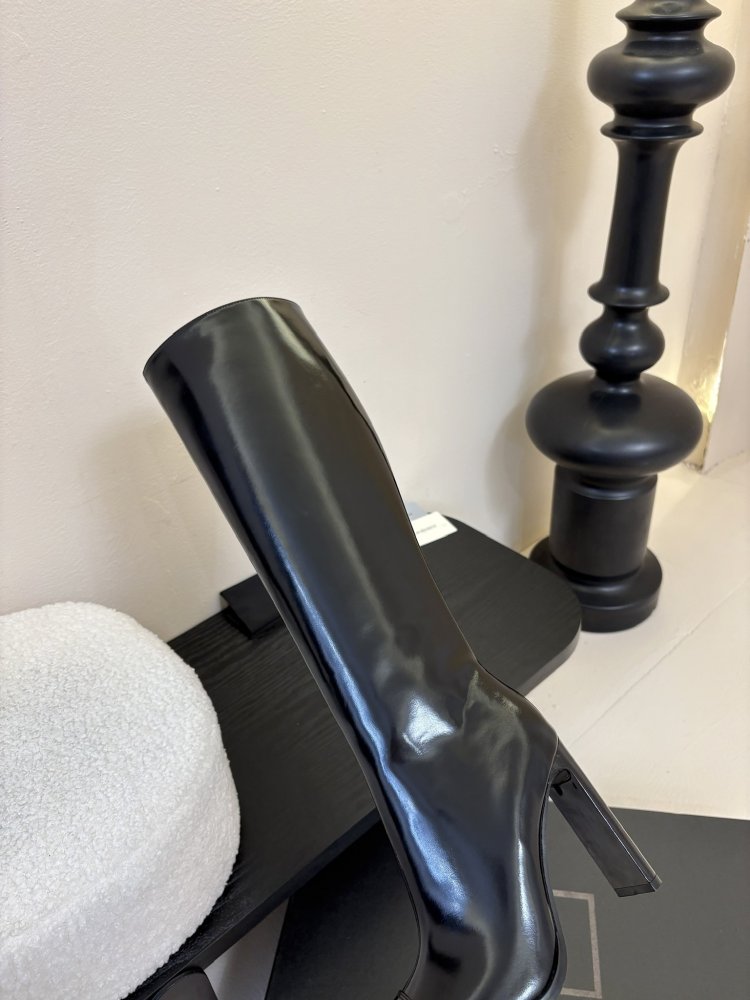 Сапоги женские фото 8