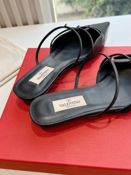 Sandals фото 2