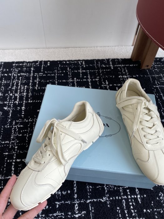 Кроссовки женские фото 7