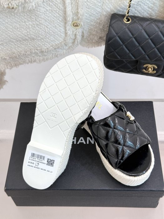 Шлепанцы женские фото 9