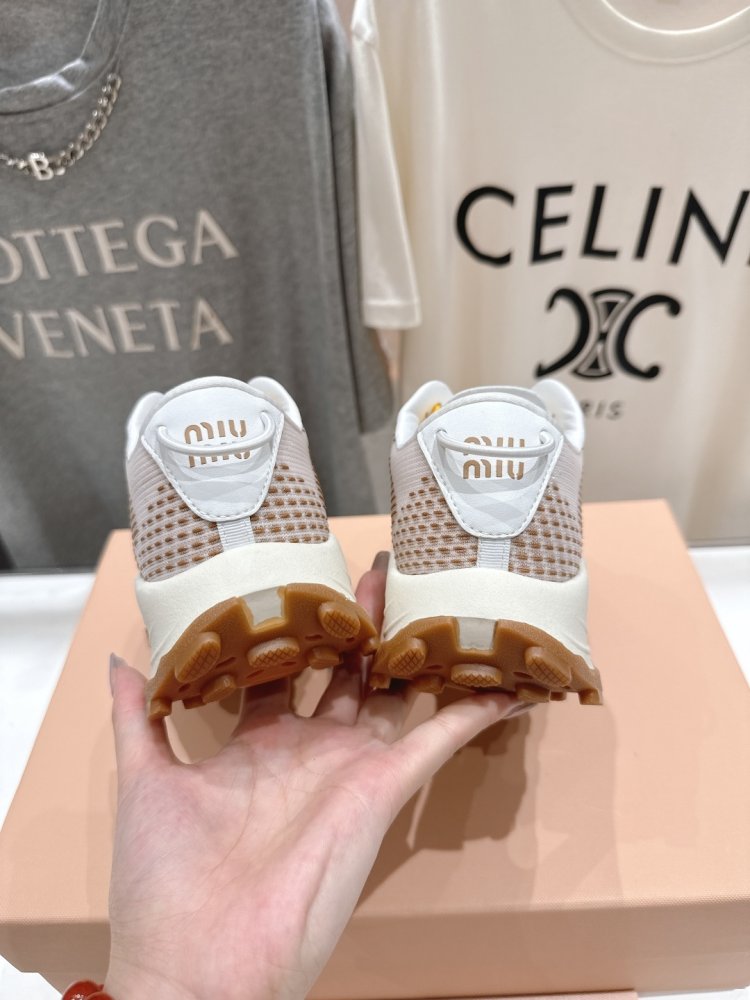 Кроссовки женские фото 8