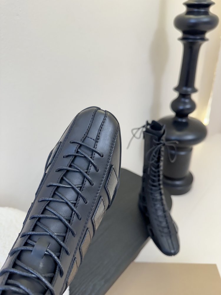 Чоботи жіночі на шнурівці фото 6