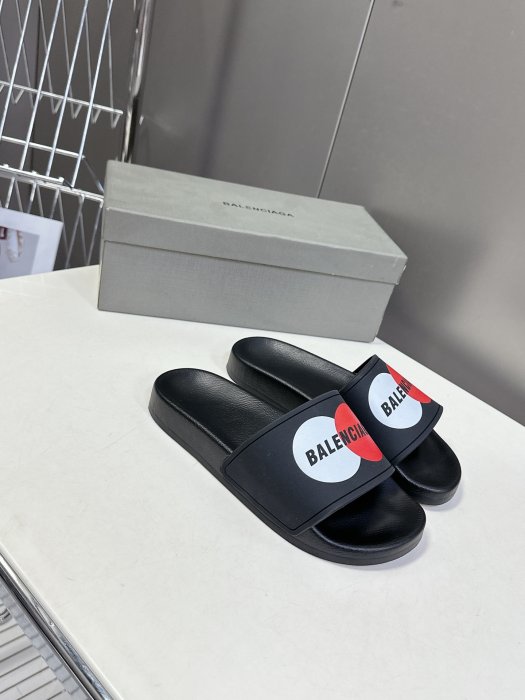 Шлепанцы фото 2