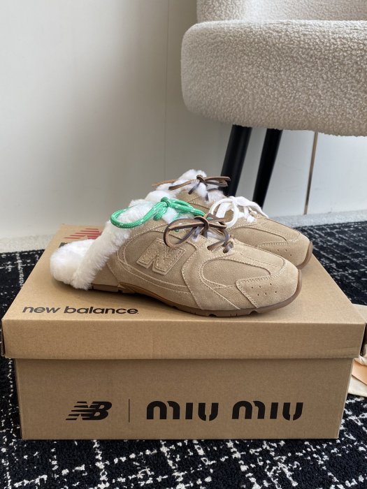 Кроссовки мюли на меху женские Miu Miu x New Balance 530 фото 3