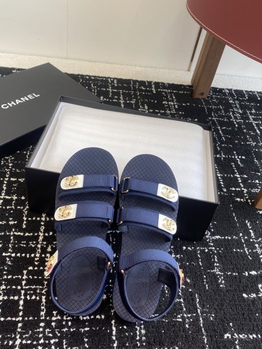 Шлепанцы женские фото 4