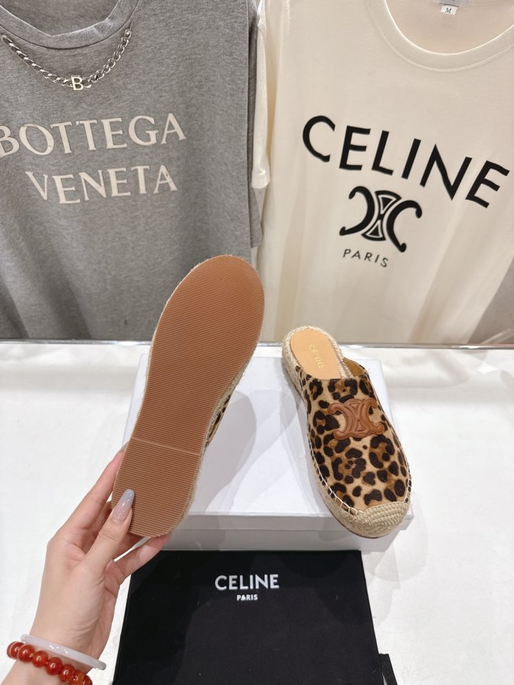 Шлепанцы женские фото 9