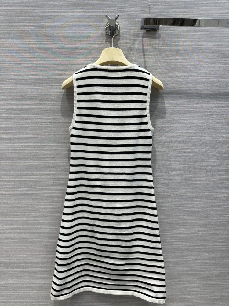 Вязаное платье в черно-белую полоску фото 9