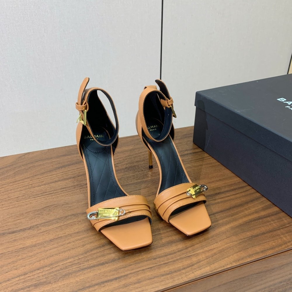 Босоножки фото 5