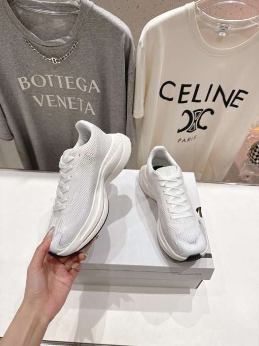 Кросівки фото 5