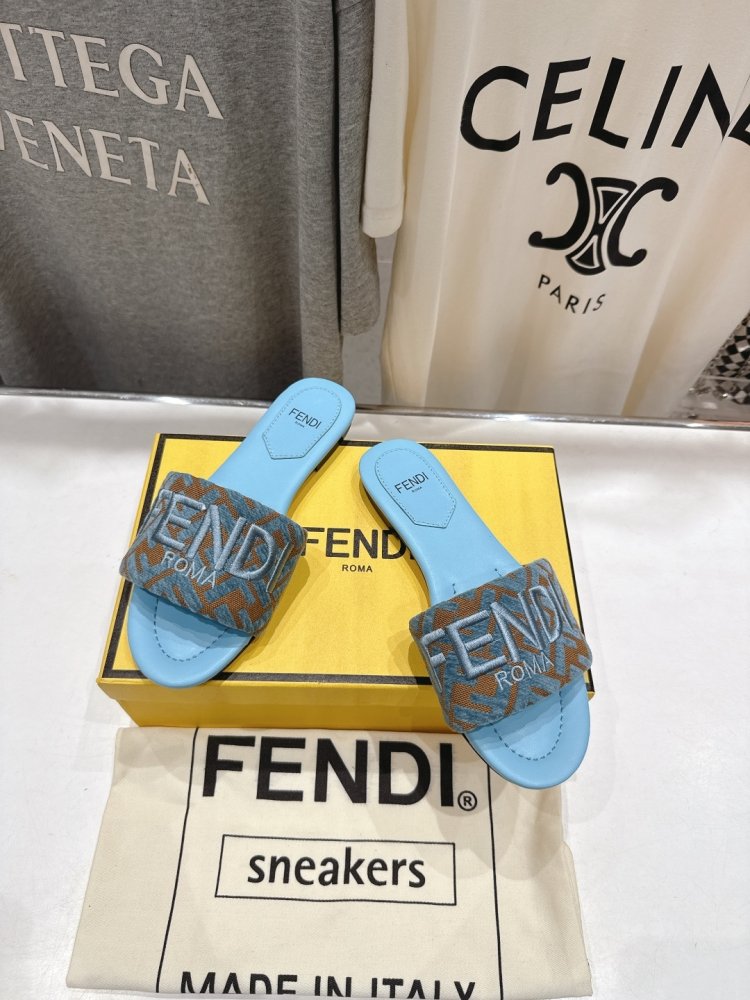 Шлепанцы женские фото 2