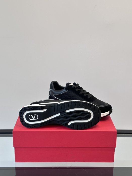 Кросівки фото 9