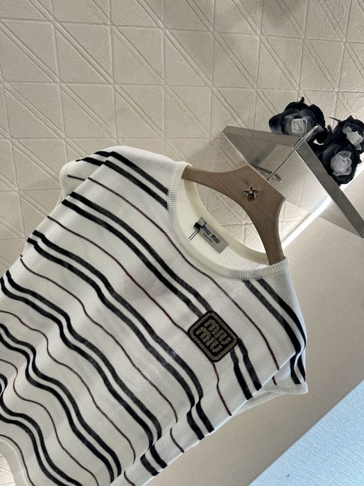 T-shirt women's фото 3