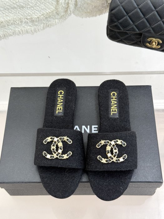 Шлепанцы женские фото 4