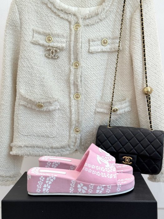 Шлепанцы женские