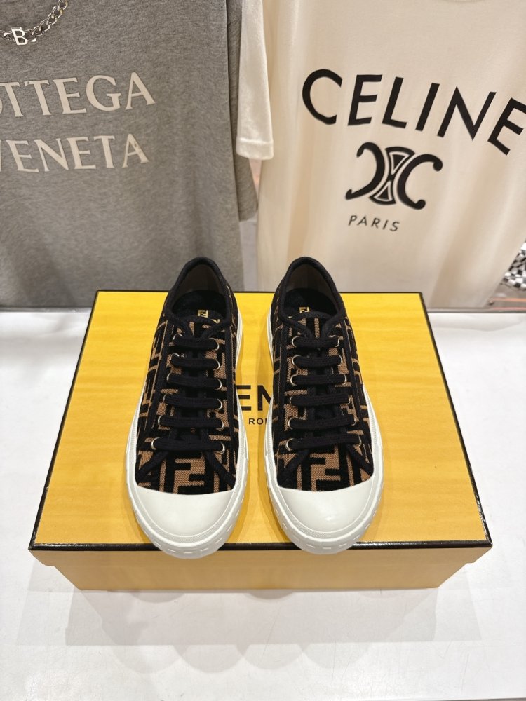 Кеди жіночі