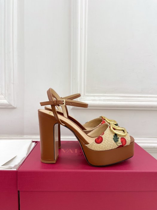 Босоножки фото 2