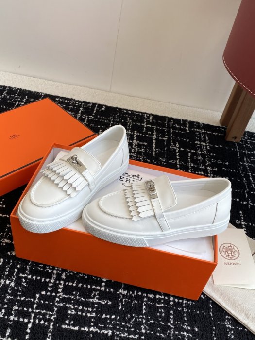 Лоферы кожаные женские фото 3