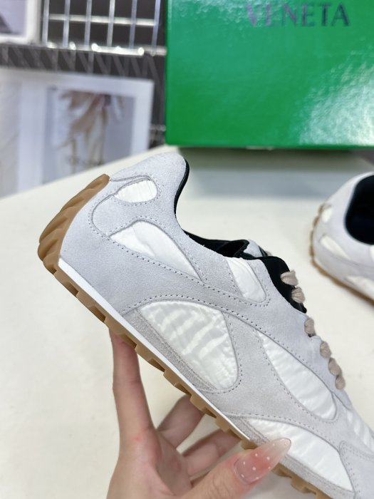 Кросівки жіночі фото 8