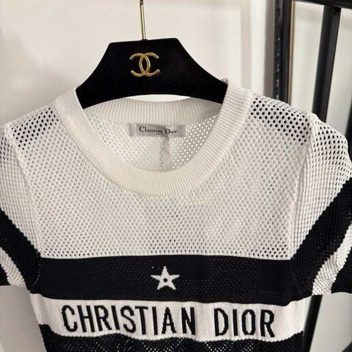 T-shirt women's фото 6