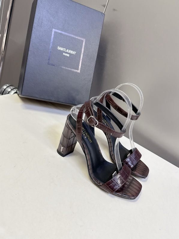 Босоножки фото 2