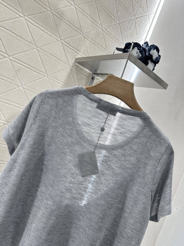 T-shirt women's фото 4