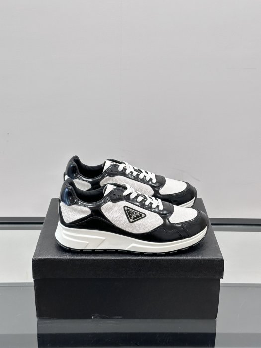 Кросівки чоловічі