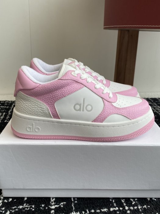 Кроссовки женские фото 2