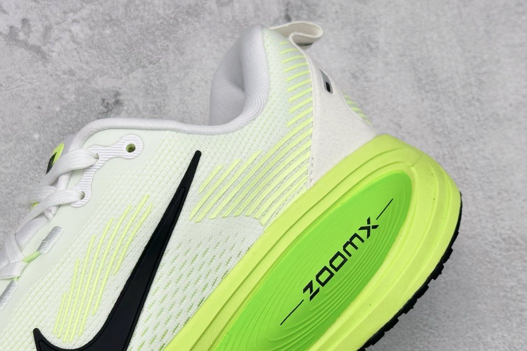Кроссовки Nike Air Zoom Vomero 18 - размер 44 фото 7