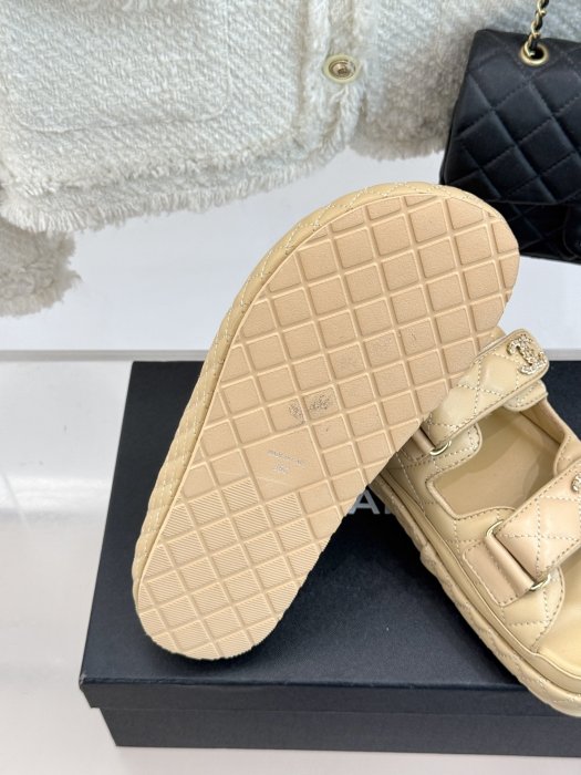 Шлепанцы женские фото 9