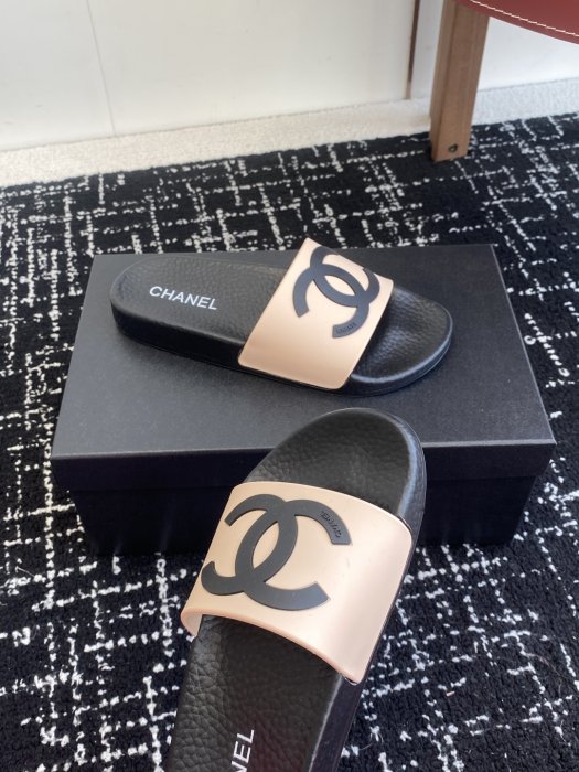 Шлепанцы женские фото 6